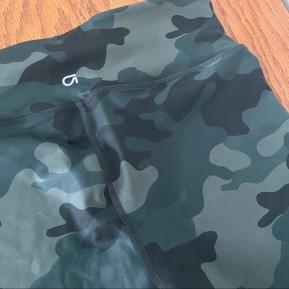 NWOT Gapfit camo biker shorts size small - Picture 8 of 13